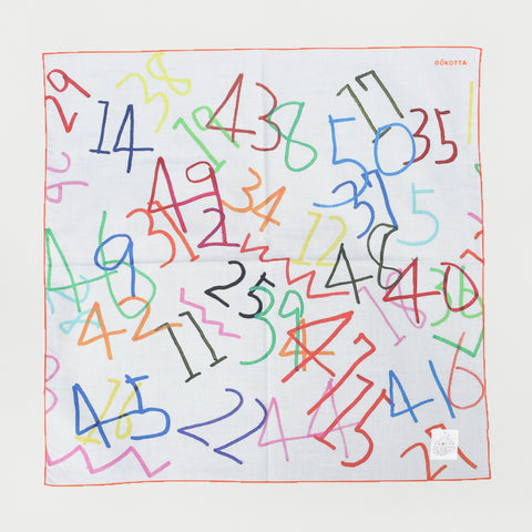 アートハンカチ『数字』のアート面。白地にカラフルな手書きの数字