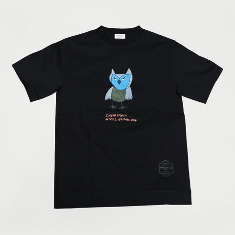 アートTシャツ『フクロウ』BLACKの正面。胸に青いフクロウの絵